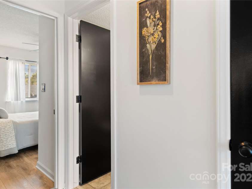 11123 Harrowfield Road, Charlotte, NC 28226.  MLS# CAR4307722, YatesRealty ID 24360. 