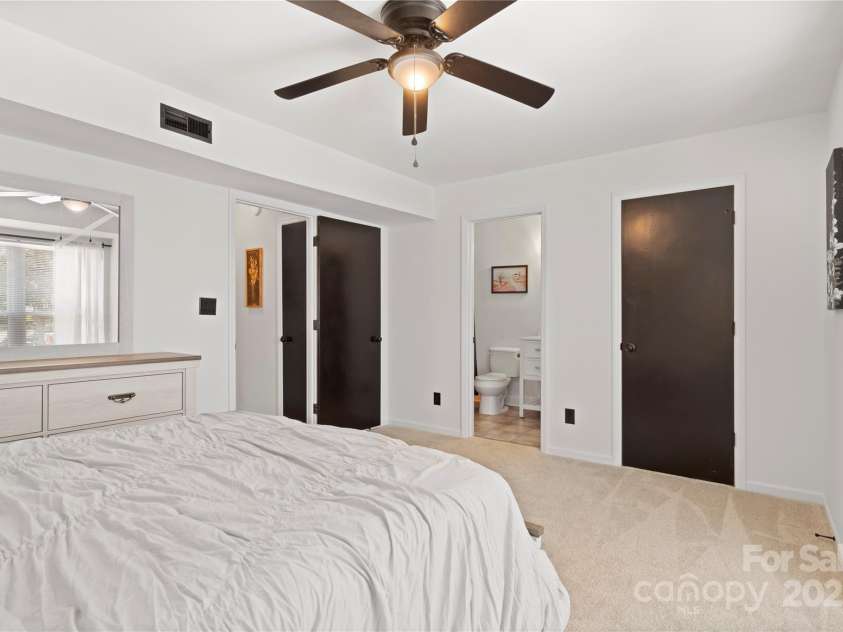 11123 Harrowfield Road, Charlotte, NC 28226.  MLS# CAR4307722, YatesRealty ID 24360. 