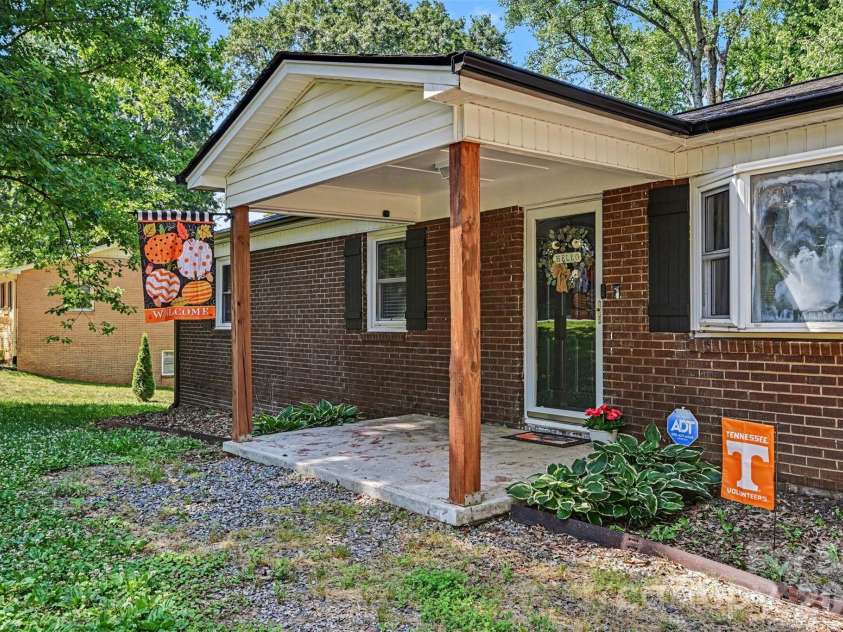1577 Timberlake Drive, Shelby, NC 28150.  MLS# CAR4385151, YatesRealty ID 24360. 