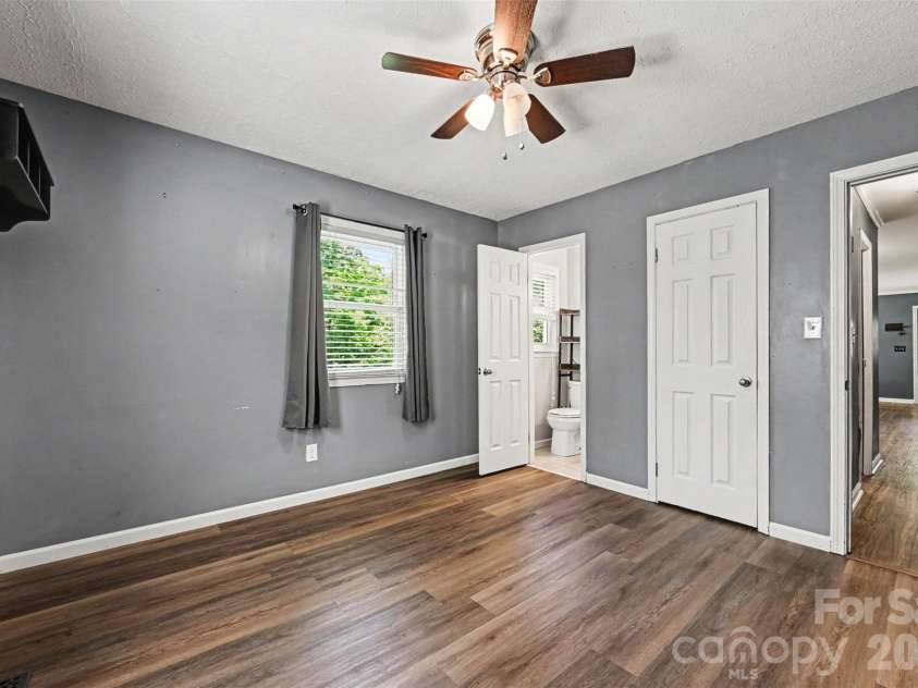 1577 Timberlake Drive, Shelby, NC 28150.  MLS# CAR4385151, YatesRealty ID 24360. 