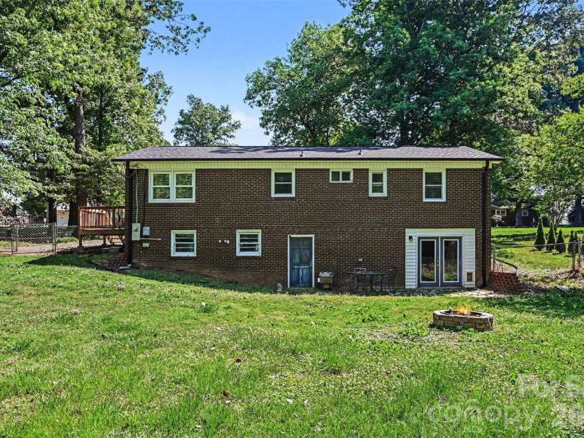 1577 Timberlake Drive, Shelby, NC 28150.  MLS# CAR4385151, YatesRealty ID 24360. 
