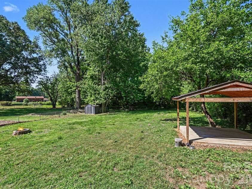 1577 Timberlake Drive, Shelby, NC 28150.  MLS# CAR4385151, YatesRealty ID 24360. 