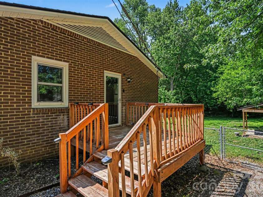 1577 Timberlake Drive, Shelby, NC 28150.  MLS# CAR4385151, YatesRealty ID 24360. 