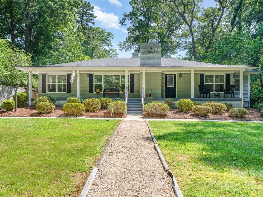 304 Colonial Drive, Salisbury, NC 28144.  MLS# CAR4275040, YatesRealty ID 24362. 