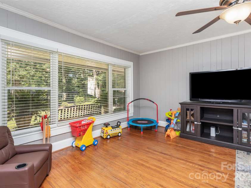 304 Colonial Drive, Salisbury, NC 28144.  MLS# CAR4275040, YatesRealty ID 24362. 