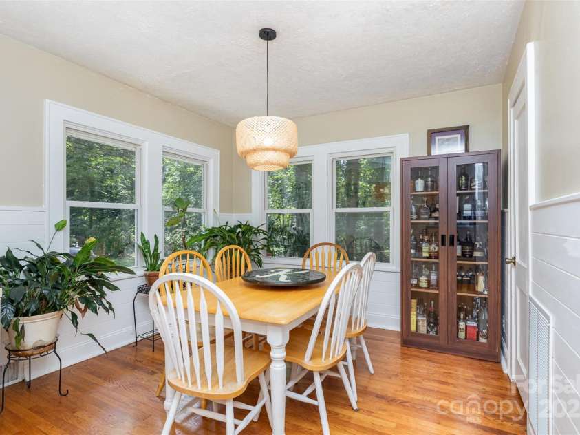 304 Colonial Drive, Salisbury, NC 28144.  MLS# CAR4275040, YatesRealty ID 24362. 