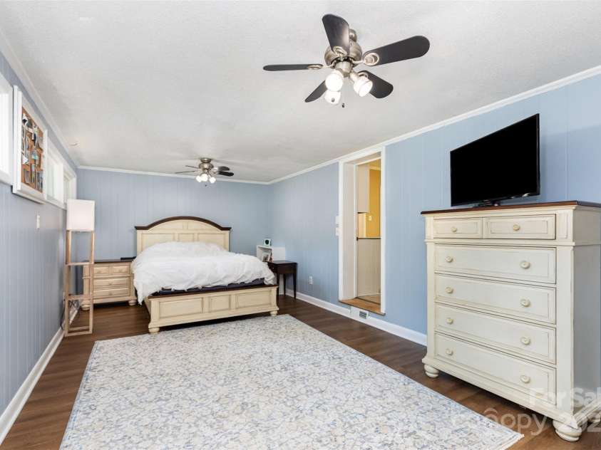 304 Colonial Drive, Salisbury, NC 28144.  MLS# CAR4275040, YatesRealty ID 24362. 