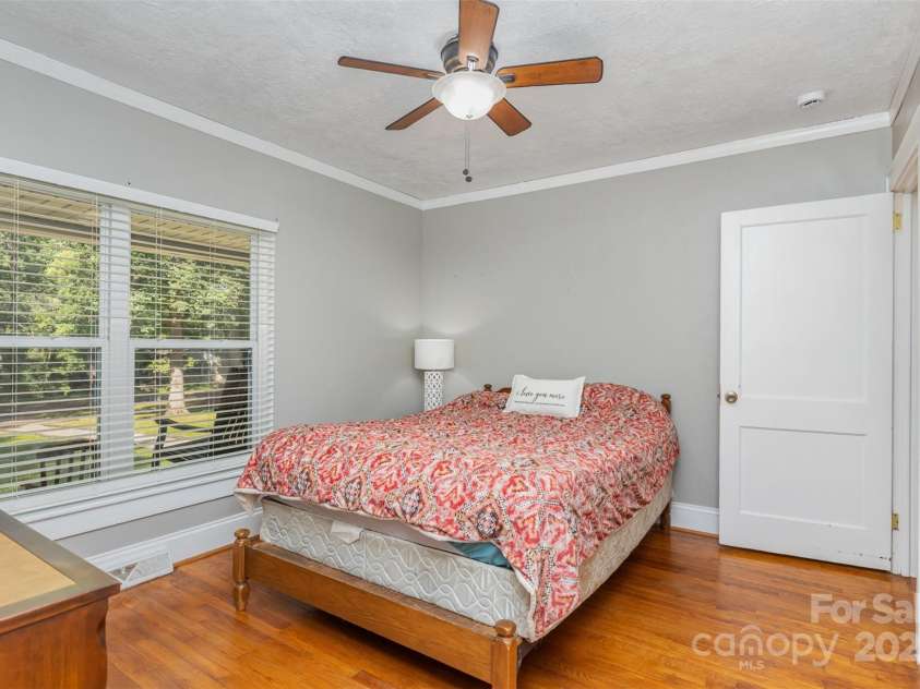 304 Colonial Drive, Salisbury, NC 28144.  MLS# CAR4275040, YatesRealty ID 24362. 