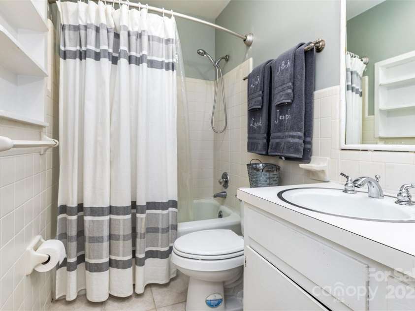 304 Colonial Drive, Salisbury, NC 28144.  MLS# CAR4275040, YatesRealty ID 24362. 