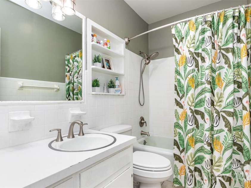 304 Colonial Drive, Salisbury, NC 28144.  MLS# CAR4275040, YatesRealty ID 24362. 
