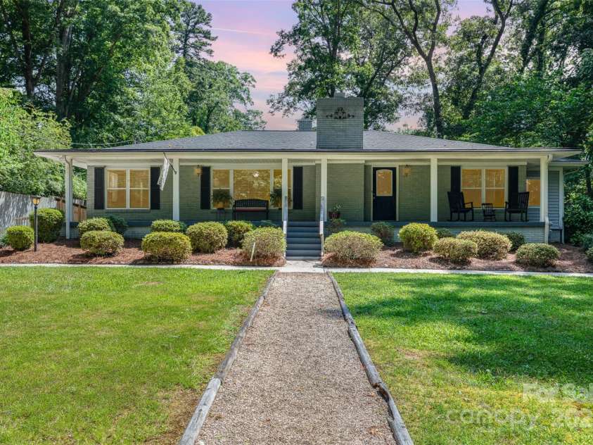 304 Colonial Drive, Salisbury, NC 28144.  MLS# CAR4275040, YatesRealty ID 24362. 