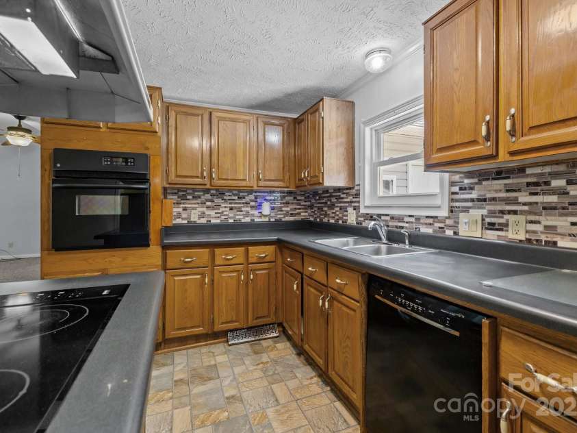 7011 Providence Road, Waxhaw, NC 28173.  MLS# CAR4271791, YatesRealty ID 24363. 