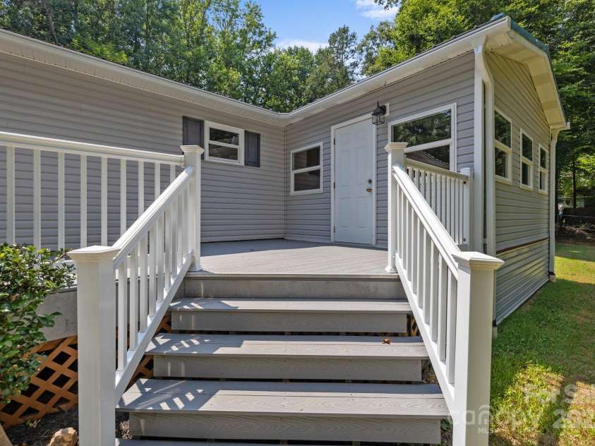 7011 Providence Road, Waxhaw, NC 28173.  MLS# CAR4271791, YatesRealty ID 24363. 