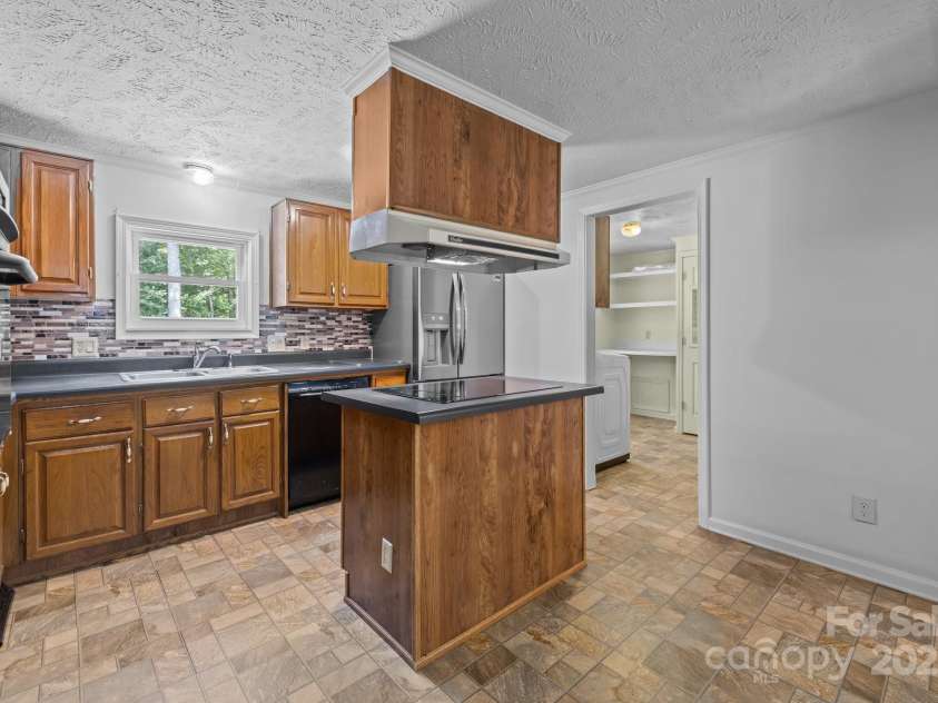 7011 Providence Road, Waxhaw, NC 28173.  MLS# CAR4271791, YatesRealty ID 24363. 