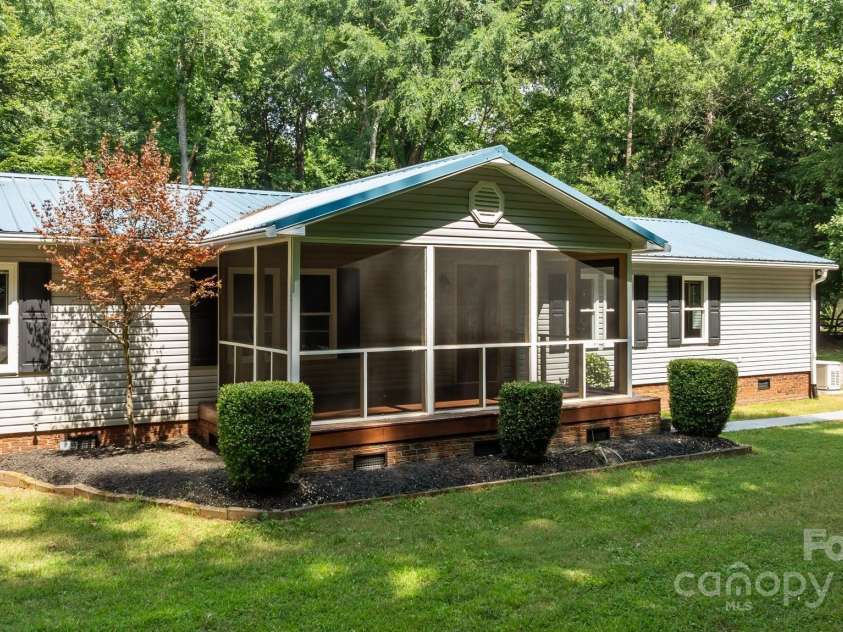 7011 Providence Road, Waxhaw, NC 28173.  MLS# CAR4271791, YatesRealty ID 24363. 