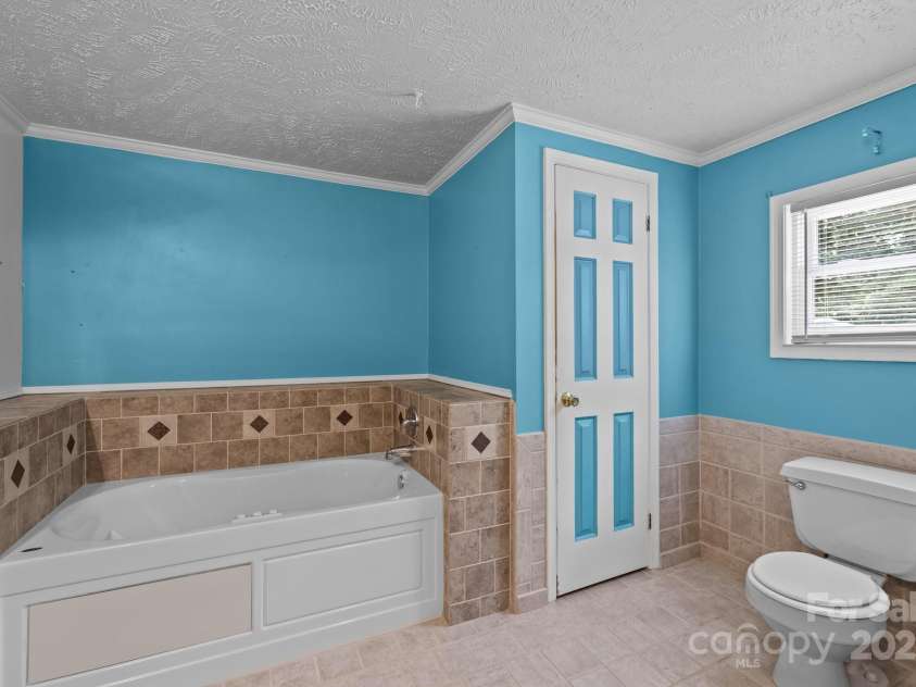 7011 Providence Road, Waxhaw, NC 28173.  MLS# CAR4271791, YatesRealty ID 24363. Primary Bath