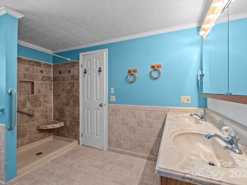 7011 Providence Road, Waxhaw, NC 28173.  MLS# CAR4271791, YatesRealty ID 24363. Primary Bathroom