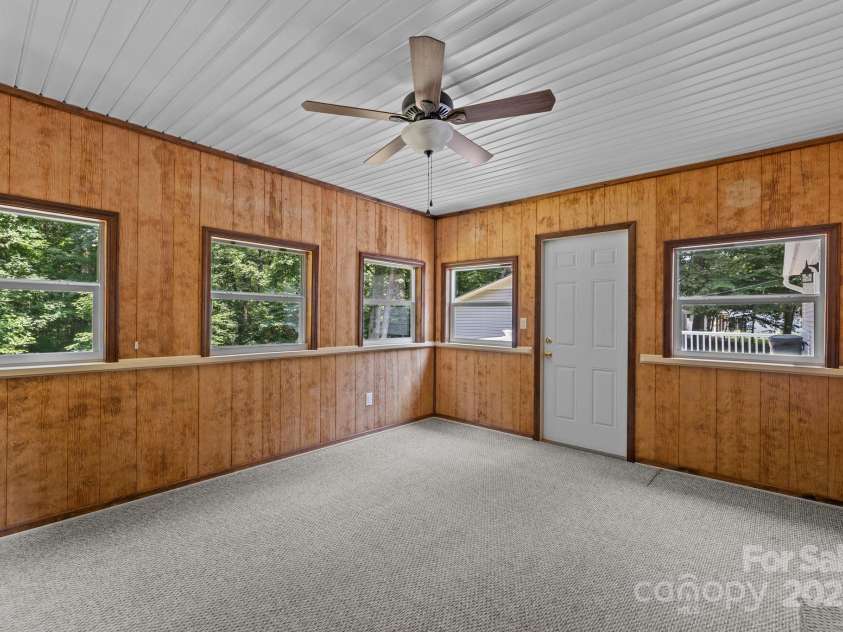 7011 Providence Road, Waxhaw, NC 28173.  MLS# CAR4271791, YatesRealty ID 24363. Sun Room