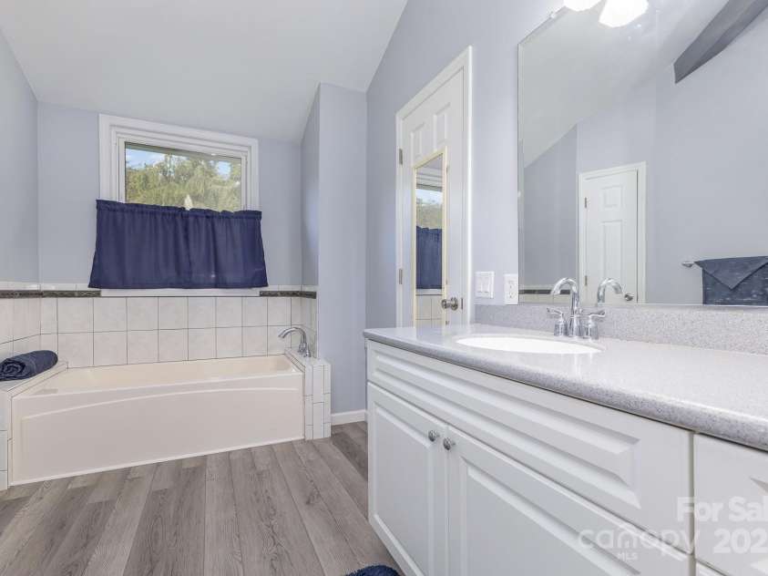 147 Buck And Doe Lane, Statesville, NC 28625.  MLS# CAR4267980, YatesRealty ID 24364. 