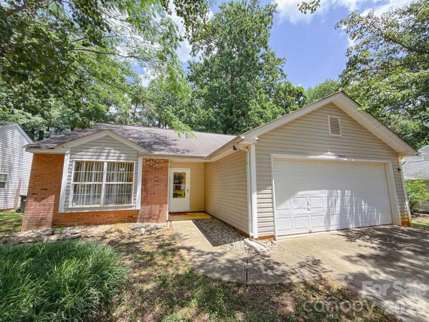 2227 Mancke Drive, Rock Hill, SC 29732.  MLS# CAR4385062, YatesRealty ID 24364. 