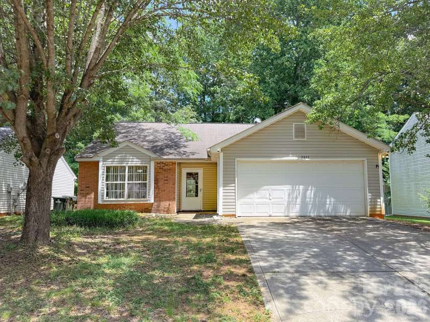 2227 Mancke Drive, Rock Hill, SC 29732.  MLS# CAR4385062, YatesRealty ID 24364. 