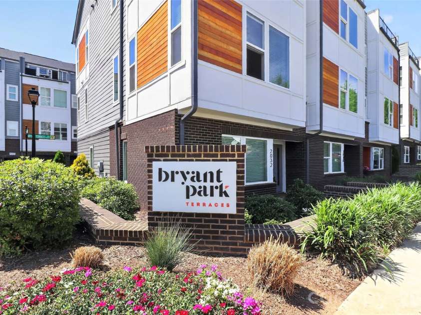 2024 Bryant Park Drive, Charlotte, NC 28208.  MLS# CAR4385120, YatesRealty ID 24365. 