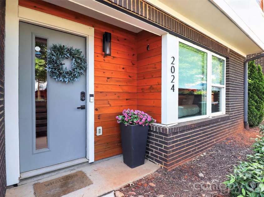 2024 Bryant Park Drive, Charlotte, NC 28208.  MLS# CAR4385120, YatesRealty ID 24365. 