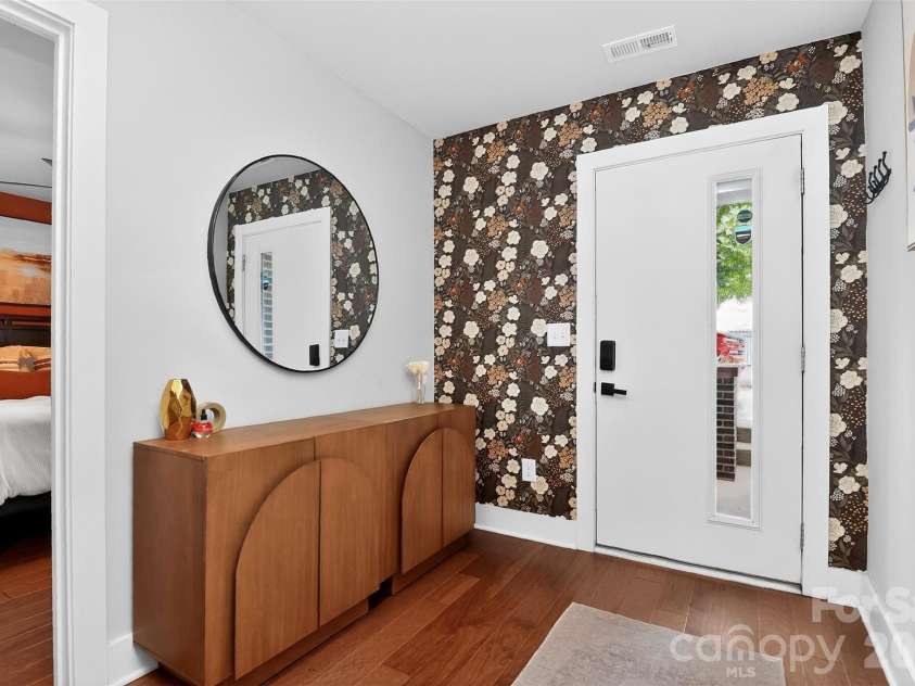 2024 Bryant Park Drive, Charlotte, NC 28208.  MLS# CAR4385120, YatesRealty ID 24365. 