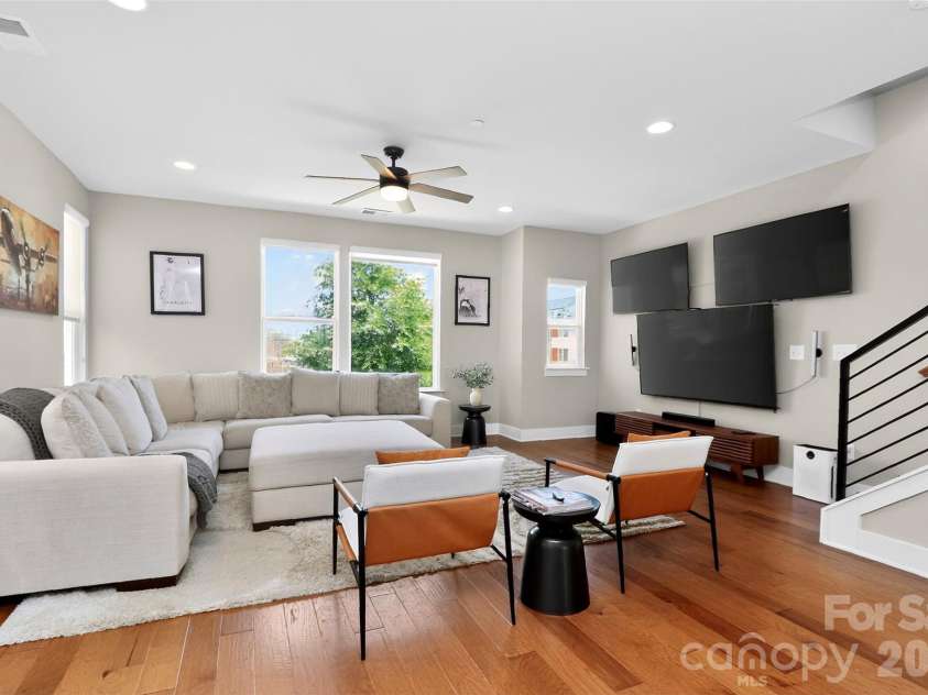 2024 Bryant Park Drive, Charlotte, NC 28208.  MLS# CAR4385120, YatesRealty ID 24365. 