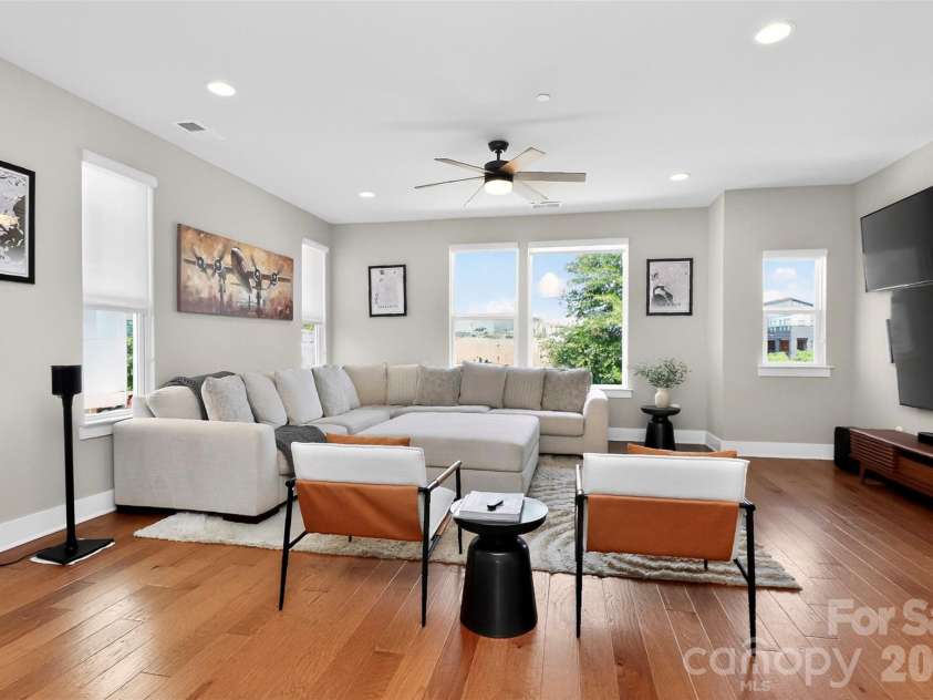 2024 Bryant Park Drive, Charlotte, NC 28208.  MLS# CAR4385120, YatesRealty ID 24365. 