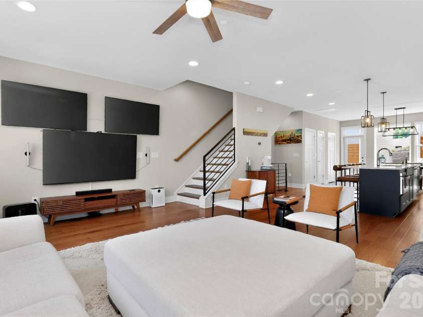 2024 Bryant Park Drive, Charlotte, NC 28208.  MLS# CAR4385120, YatesRealty ID 24365. 