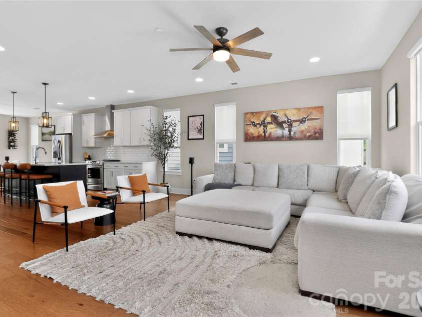 2024 Bryant Park Drive, Charlotte, NC 28208.  MLS# CAR4385120, YatesRealty ID 24365. 