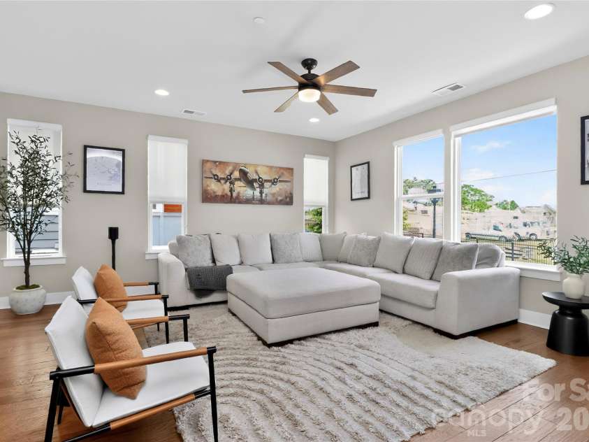 2024 Bryant Park Drive, Charlotte, NC 28208.  MLS# CAR4385120, YatesRealty ID 24365. 