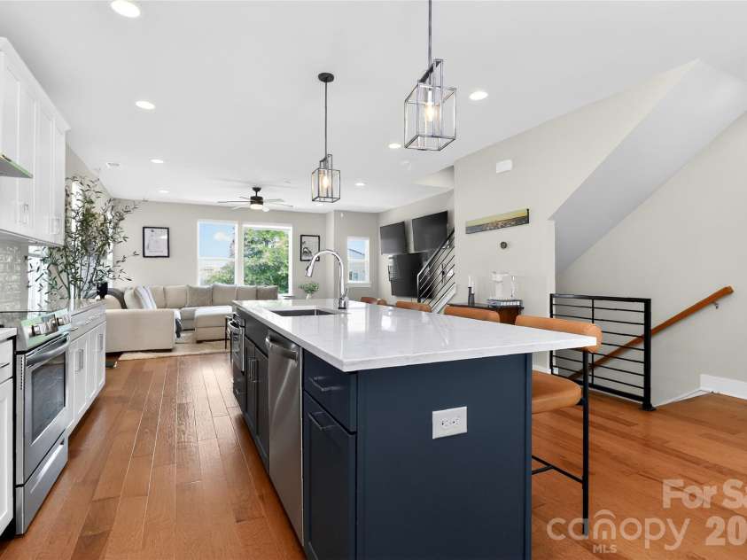 2024 Bryant Park Drive, Charlotte, NC 28208.  MLS# CAR4385120, YatesRealty ID 24365. 