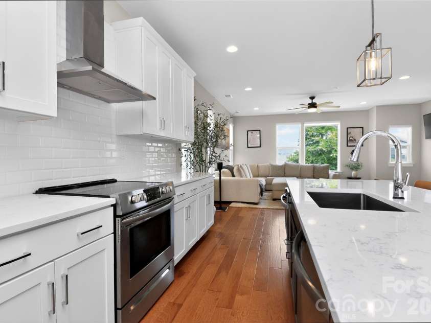 2024 Bryant Park Drive, Charlotte, NC 28208.  MLS# CAR4385120, YatesRealty ID 24365. 