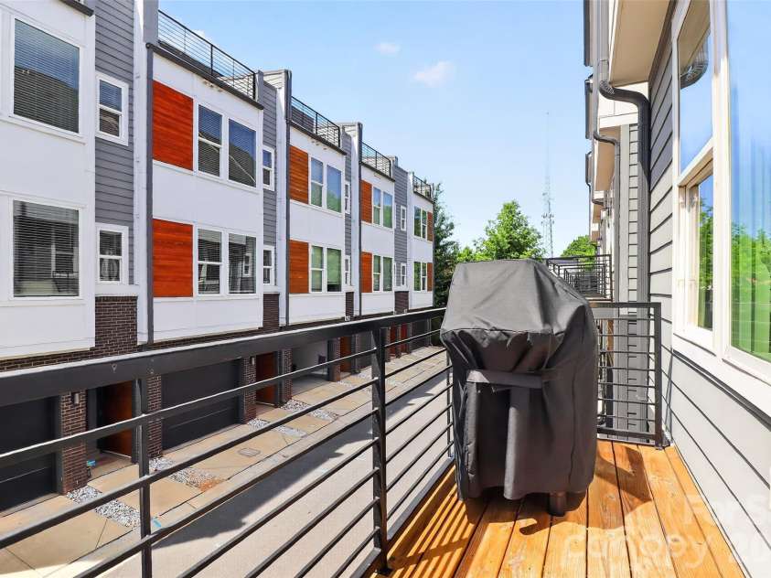 2024 Bryant Park Drive, Charlotte, NC 28208.  MLS# CAR4385120, YatesRealty ID 24365. 
