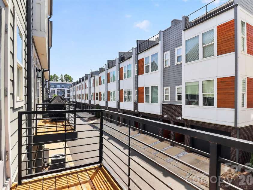 2024 Bryant Park Drive, Charlotte, NC 28208.  MLS# CAR4385120, YatesRealty ID 24365. 