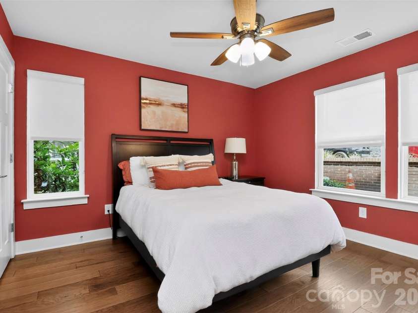 2024 Bryant Park Drive, Charlotte, NC 28208.  MLS# CAR4385120, YatesRealty ID 24365. 