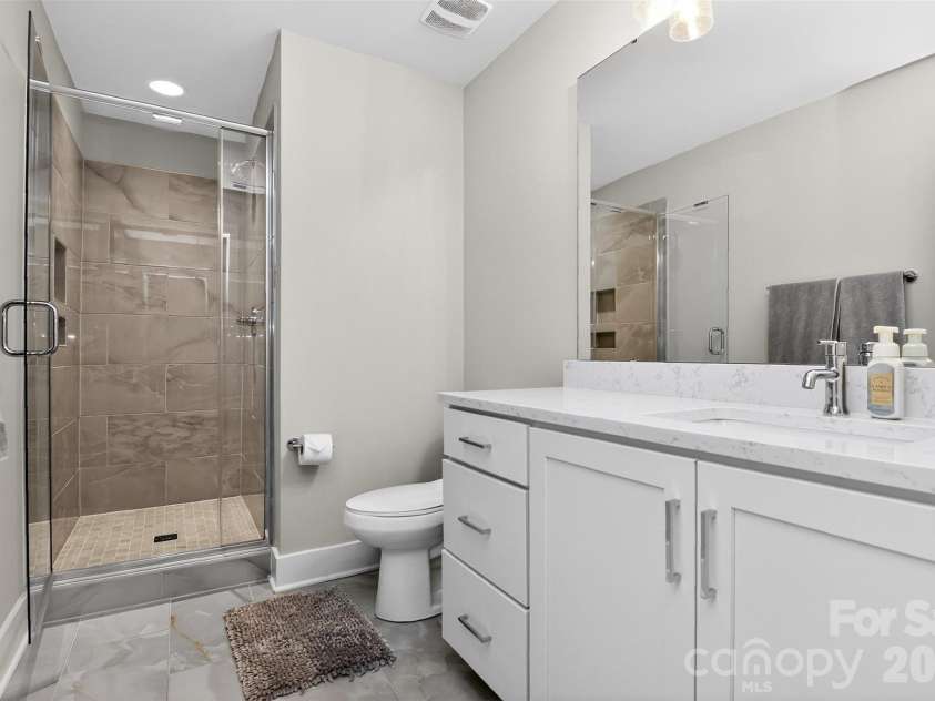 2024 Bryant Park Drive, Charlotte, NC 28208.  MLS# CAR4385120, YatesRealty ID 24365. 