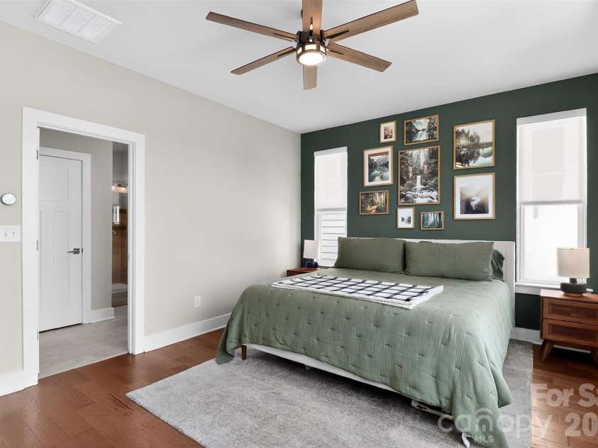 2024 Bryant Park Drive, Charlotte, NC 28208.  MLS# CAR4385120, YatesRealty ID 24365. 