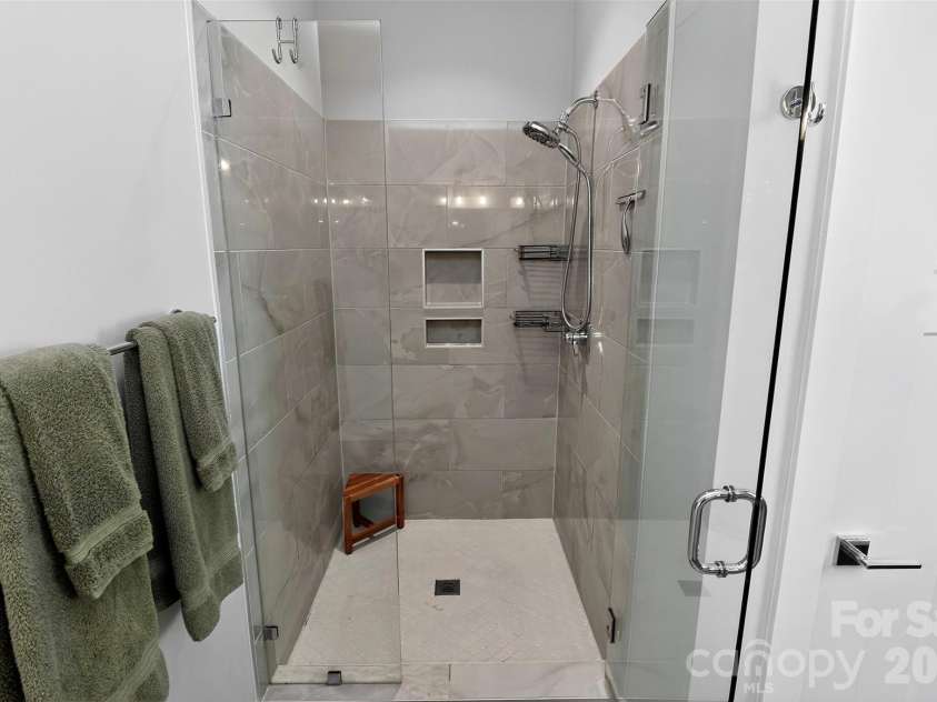 2024 Bryant Park Drive, Charlotte, NC 28208.  MLS# CAR4385120, YatesRealty ID 24365. 