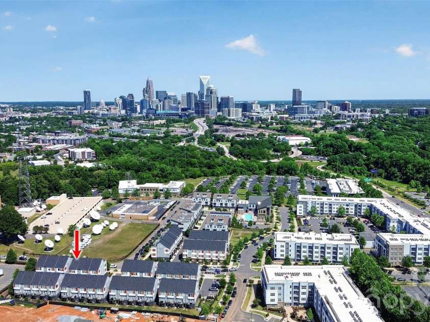2024 Bryant Park Drive, Charlotte, NC 28208.  MLS# CAR4385120, YatesRealty ID 24365. 