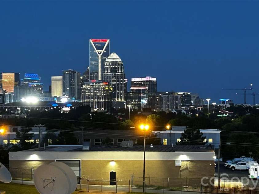 2024 Bryant Park Drive, Charlotte, NC 28208.  MLS# CAR4385120, YatesRealty ID 24365. 