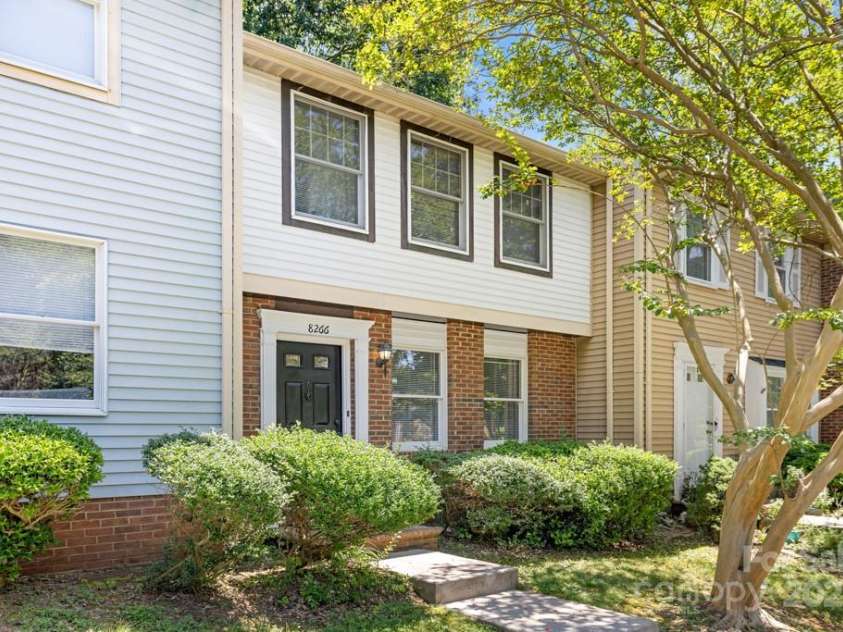 8266 Knights Bridge Road, Charlotte, NC 28210.  MLS# CAR4273701, YatesRealty ID 24365. 