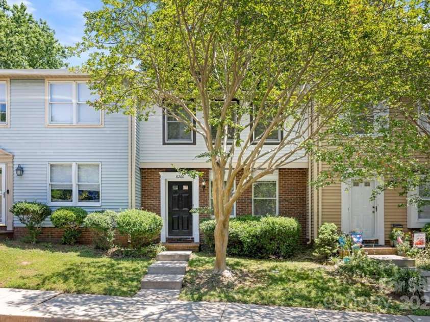 8266 Knights Bridge Road, Charlotte, NC 28210.  MLS# CAR4273701, YatesRealty ID 24365. 