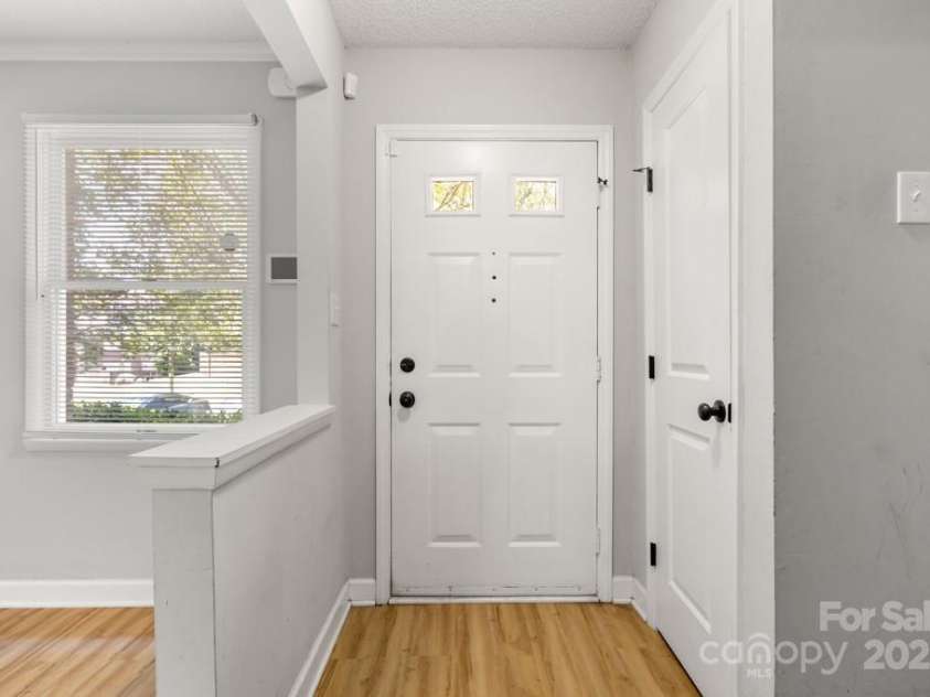 8266 Knights Bridge Road, Charlotte, NC 28210.  MLS# CAR4273701, YatesRealty ID 24365. 