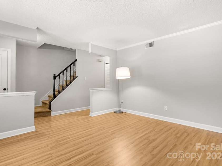 8266 Knights Bridge Road, Charlotte, NC 28210.  MLS# CAR4273701, YatesRealty ID 24365. 