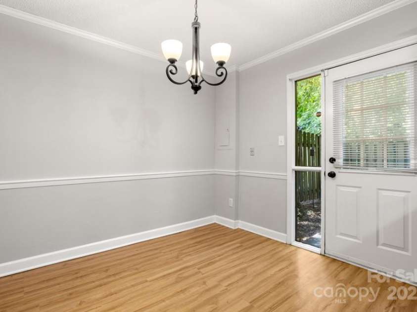 8266 Knights Bridge Road, Charlotte, NC 28210.  MLS# CAR4273701, YatesRealty ID 24365. 