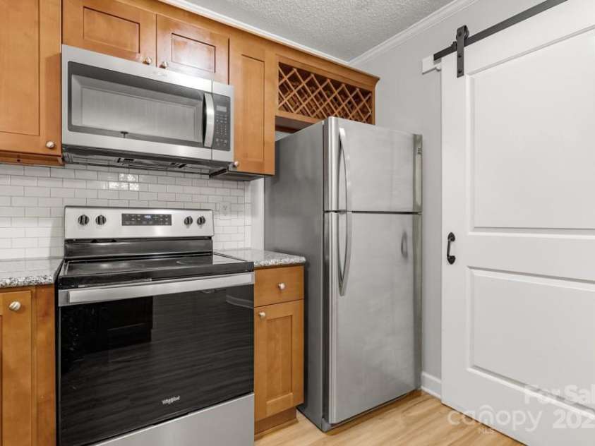 8266 Knights Bridge Road, Charlotte, NC 28210.  MLS# CAR4273701, YatesRealty ID 24365. 