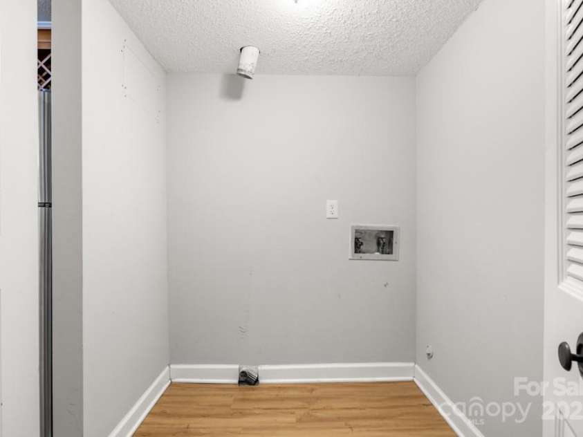 8266 Knights Bridge Road, Charlotte, NC 28210.  MLS# CAR4273701, YatesRealty ID 24365. 